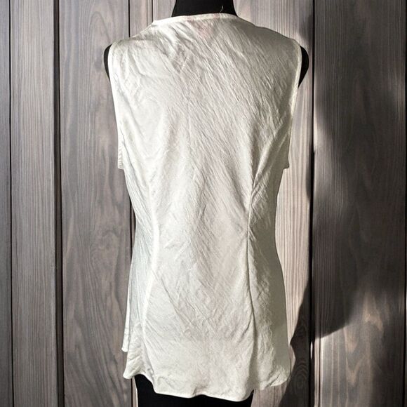 SUNNY LEIGH Sleeveless Top V Neck With Pleated Bow Detail White Satin - Picture 4 of 8